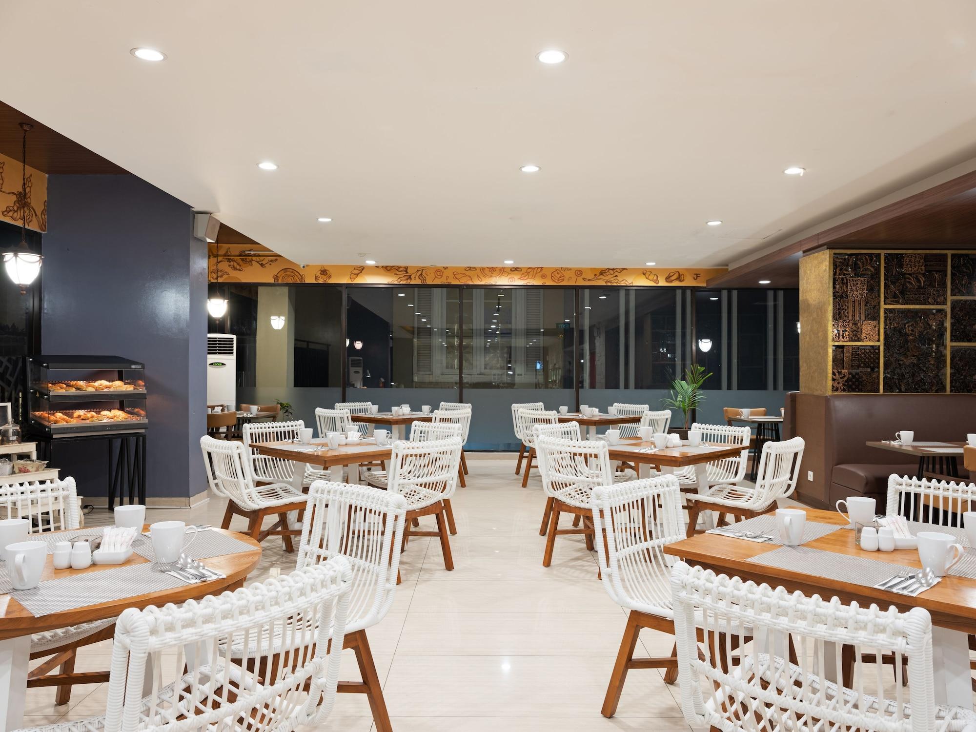 The Alana Hotel & Conference Center Malioboro Yogyakarta By Aston Exterior foto