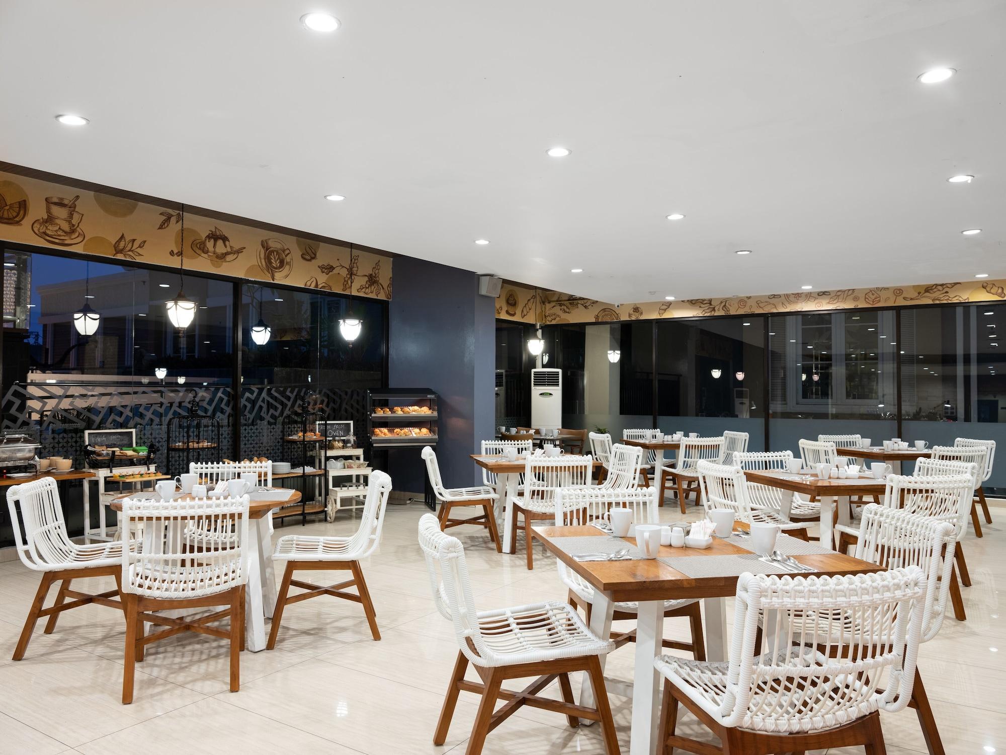 The Alana Hotel & Conference Center Malioboro Yogyakarta By Aston Exterior foto