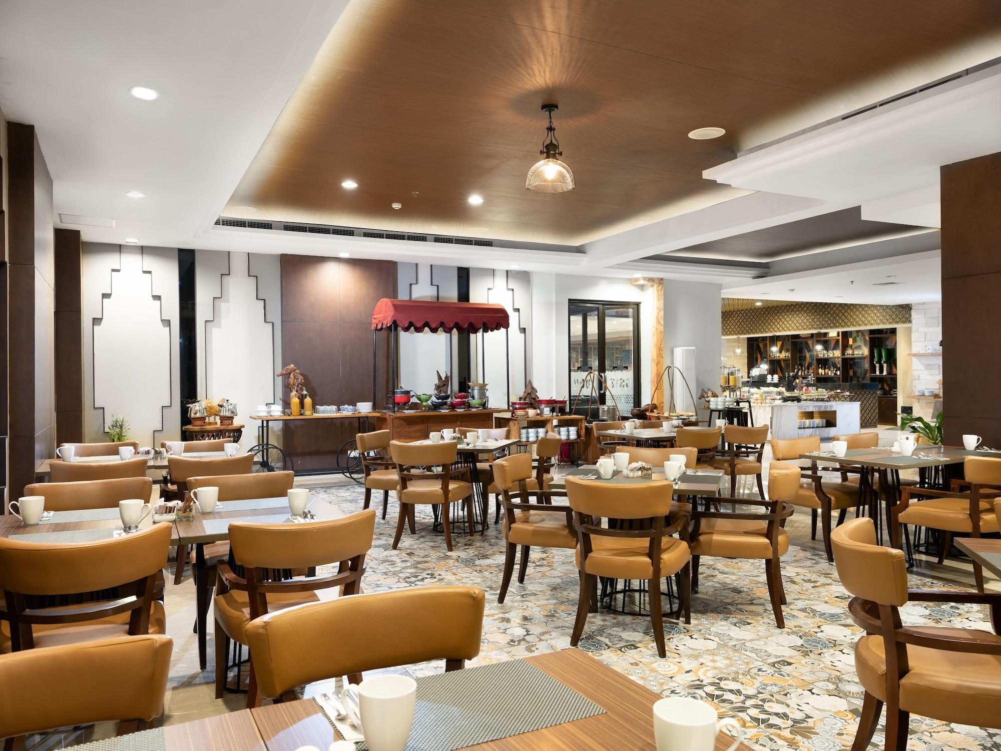 The Alana Hotel & Conference Center Malioboro Yogyakarta By Aston Exterior foto