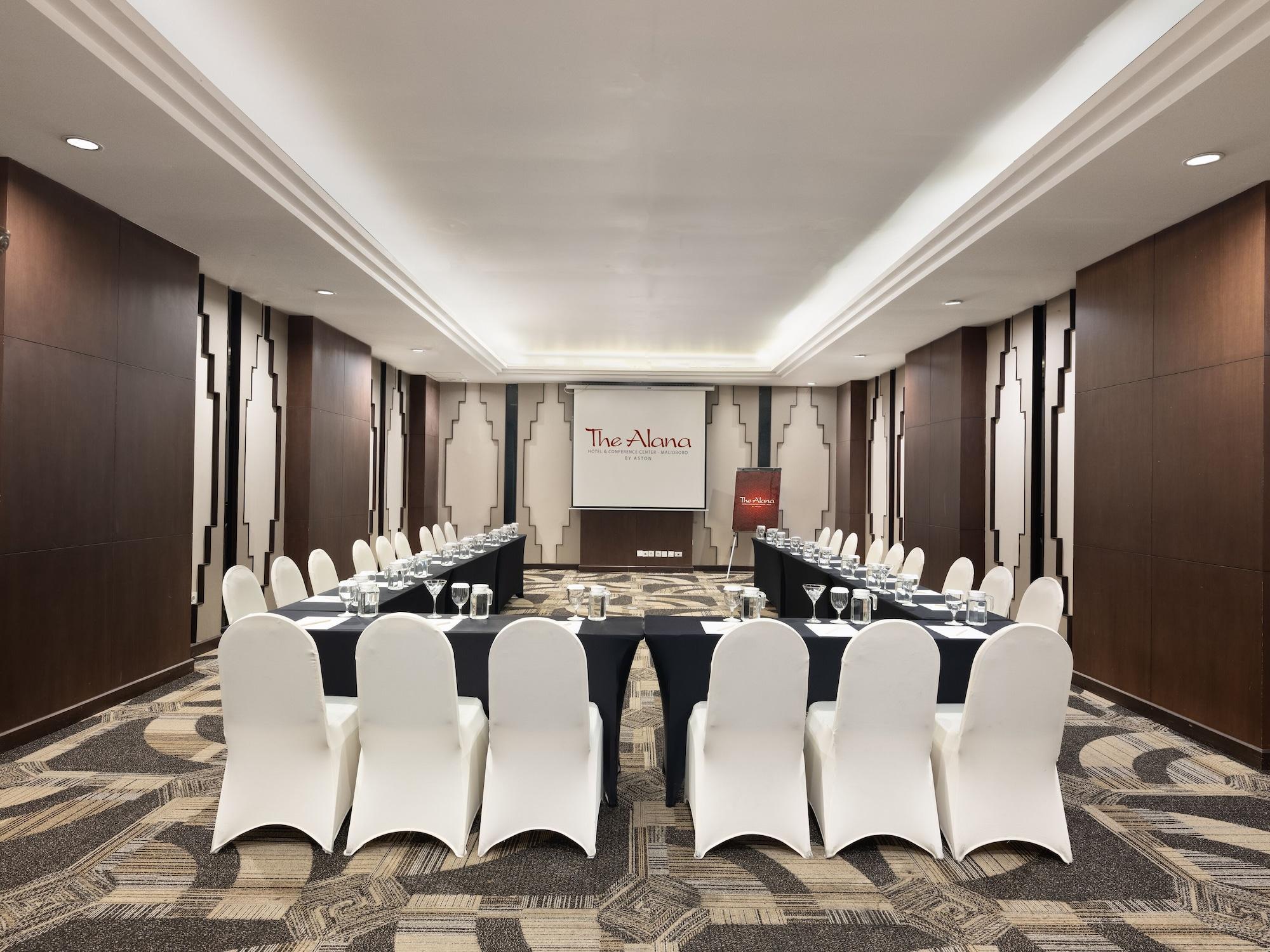 The Alana Hotel & Conference Center Malioboro Yogyakarta By Aston Exterior foto