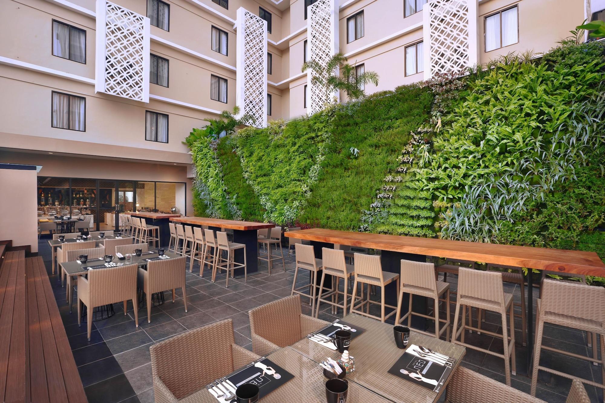 The Alana Hotel & Conference Center Malioboro Yogyakarta By Aston Exterior foto