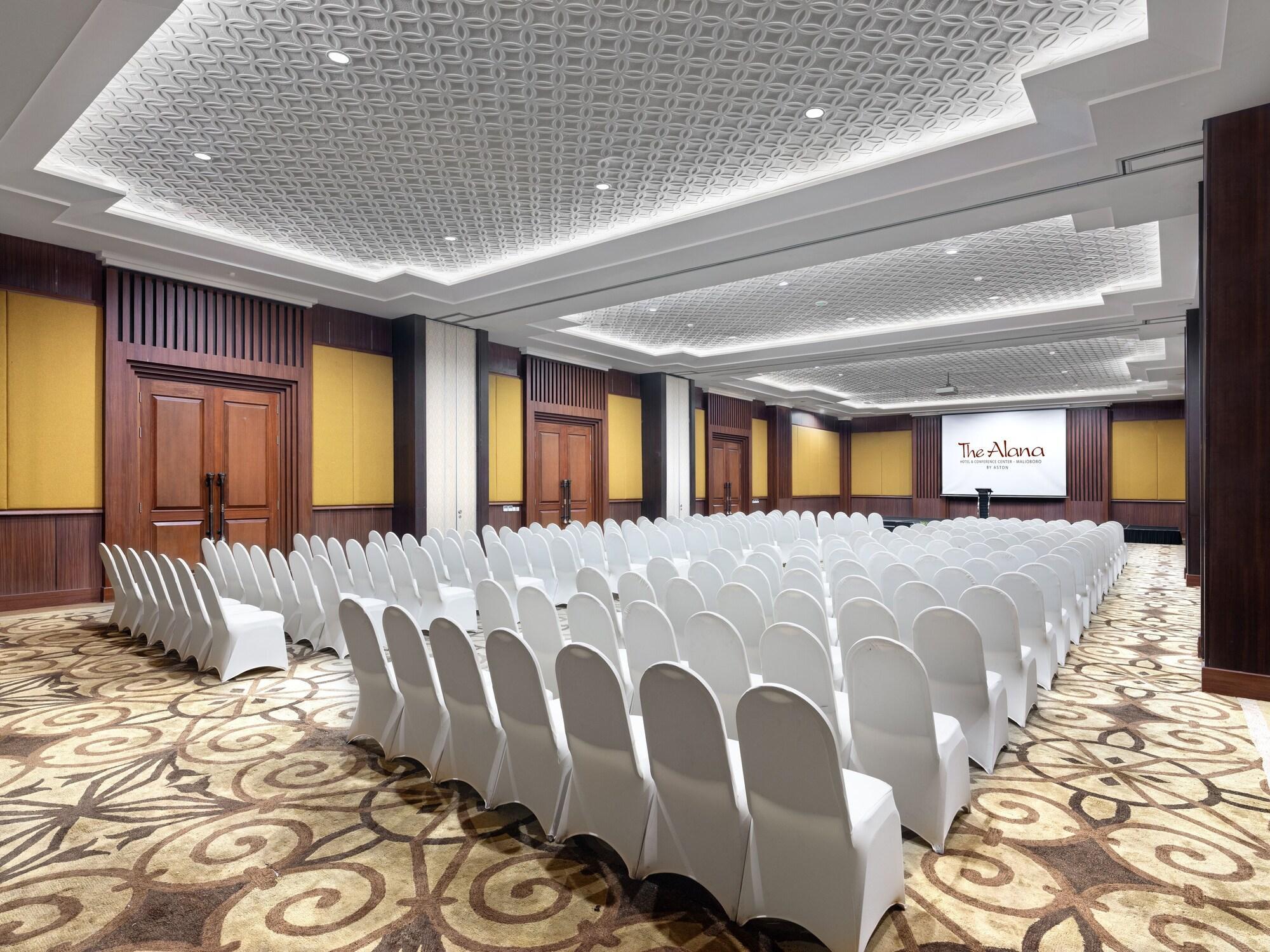 The Alana Hotel & Conference Center Malioboro Yogyakarta By Aston Exterior foto