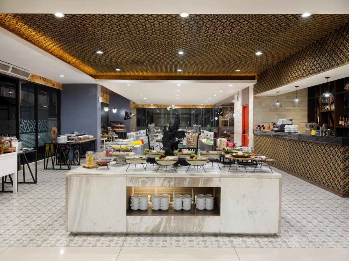 The Alana Hotel & Conference Center Malioboro Yogyakarta By Aston Exterior foto